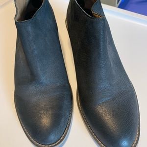 Black leather ankle boots like new